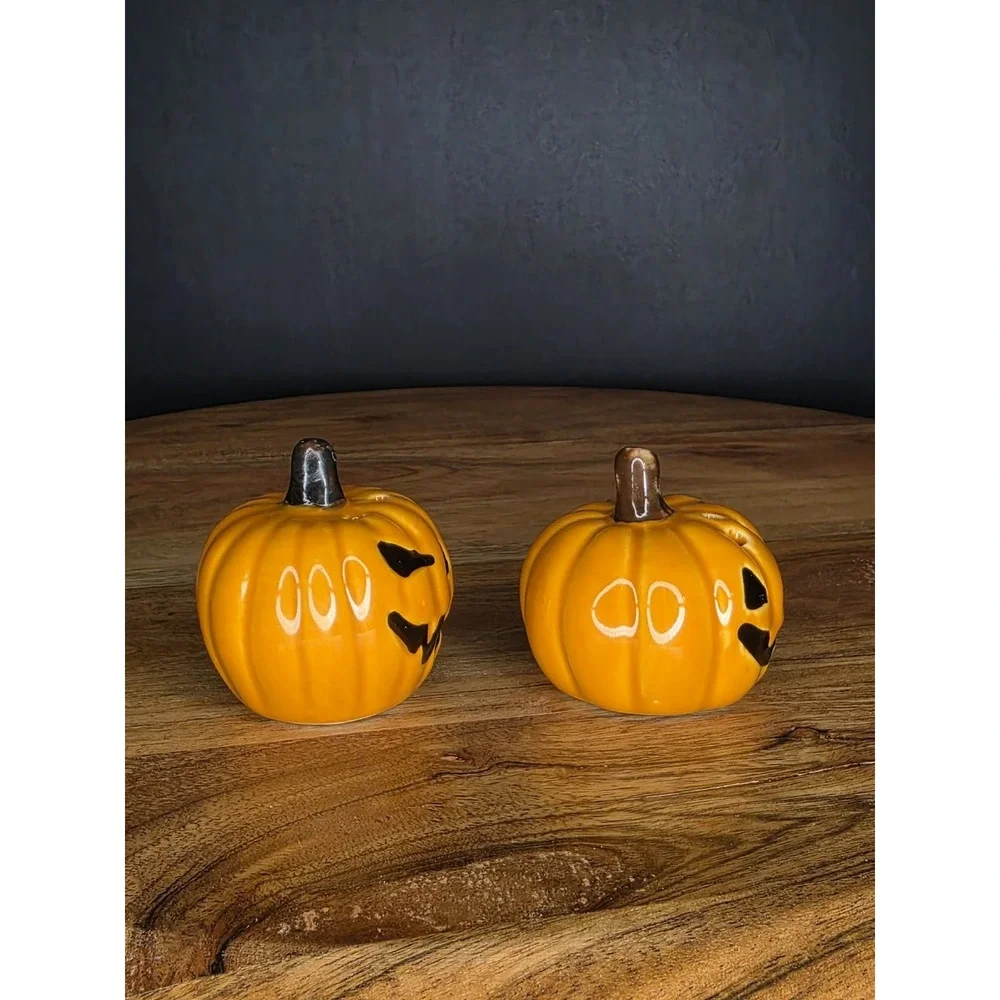 Halloween Jack O Lantern Salt and Pepper Shakers Ceramic Pumpkin Faces Set 2